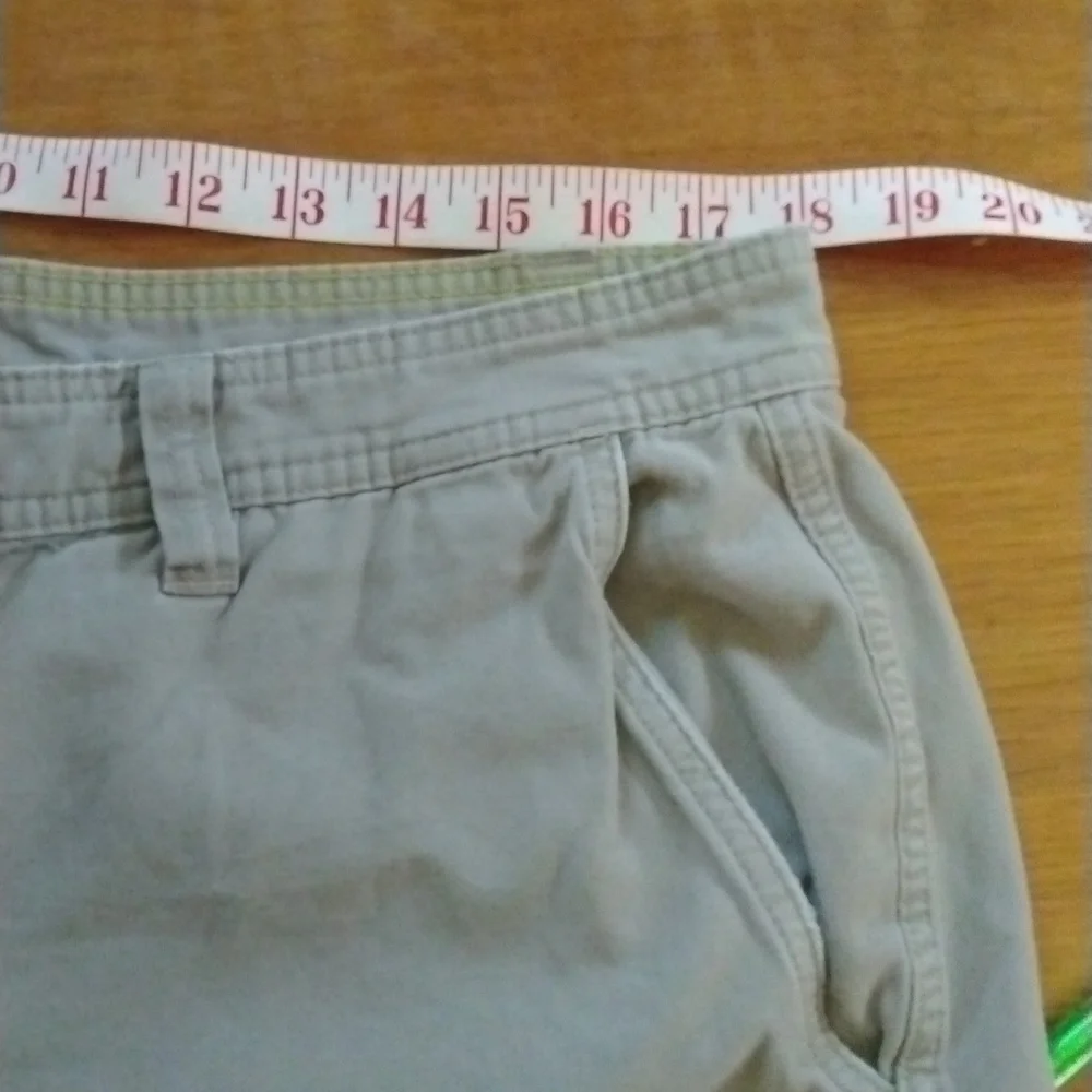 The North Face men's Tannish cargo shorts. Size 38. Get ready for spring!